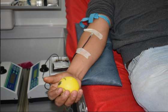 Se realiza una colecta de sangre y promoción de donación habitual en el barrio Tres Cerritos