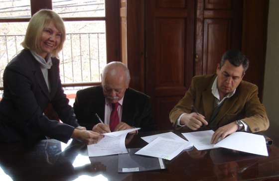 Se firmó el contrato de ampliación y refacción de la escuela de El Rosal 