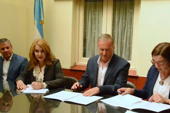 El Gobierno y la UIS firmaron convenio en el marco del Día de la Industria