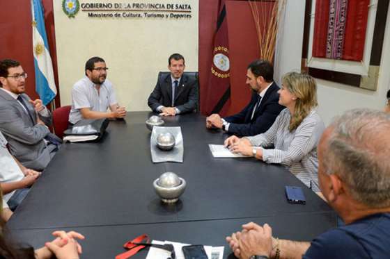 Turistas y la empresa Andar Salta llegaron a un acuerdo por el incidente ocurrido en Salinas Grandes
