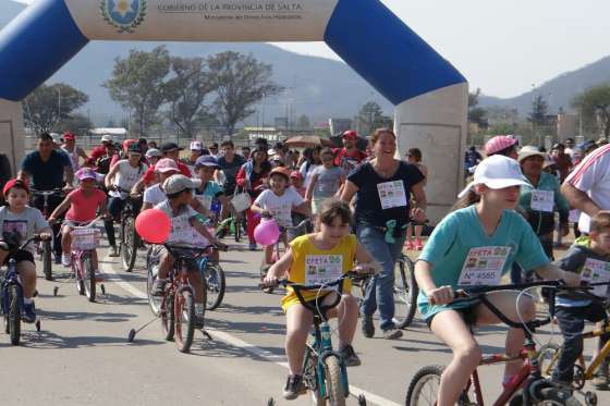 Más de 3.500 pecheras vendidas en la Bicicleteada Efeta