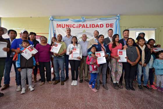 Diez familias de La Merced recibieron las llaves de su primera vivienda