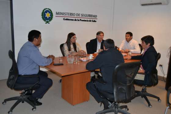 Efectivos policiales participan diariamente en el Operativo Escuela