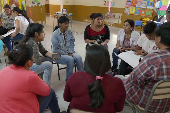 Madres y padres de ocho municipios realizan el ciclo de talleres de Crianza Sin Violencia