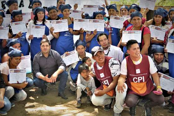 Certifican en gastronomía profesional a madres de Rivadavia Banda Sur
