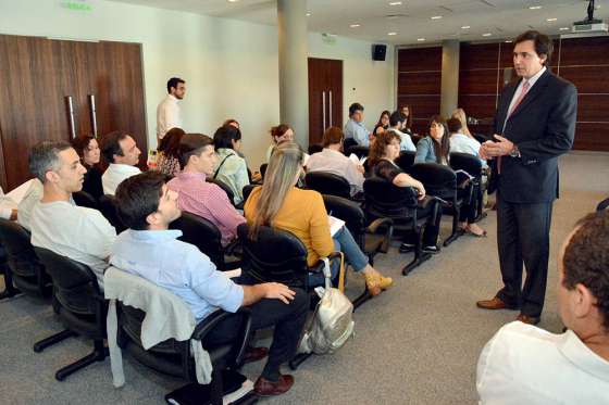 Programa de capacitación para escribanos y abogados de la Administración Pública