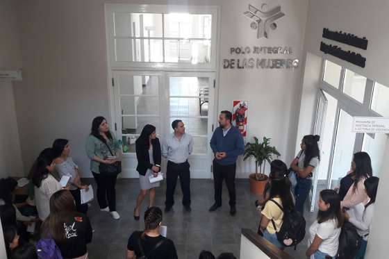 Estudiantes universitarios visitaron el Polo Integral de las Mujeres