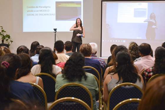 Expusieron en una charla la problemática de las personas sordas