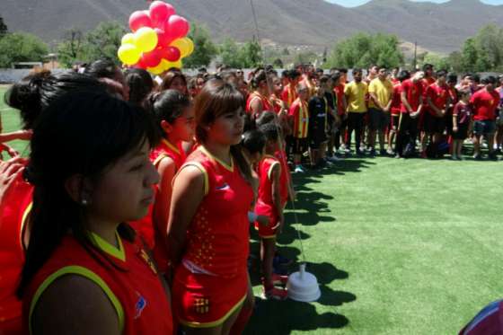 El club Mitre disfruta de su nueva cancha sintética de hockey