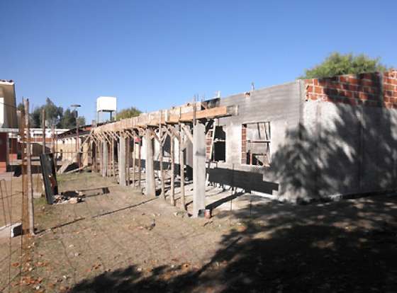 Avanzan las obras en una escuela de La Merced 