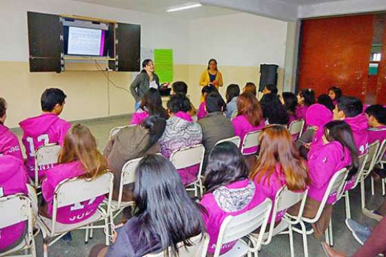 “No caigas en su red”, campaña para prevenir el grooming