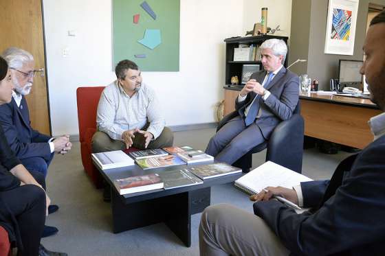 Coordinan acciones para potenciar el turismo y el comercio