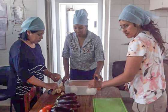 Dictan talleres de formación en oficios y emprendedurismo