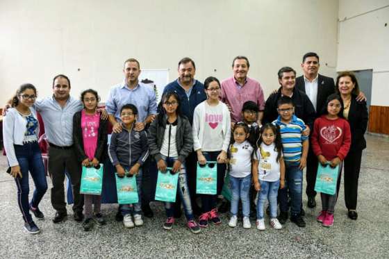 Niños y niñas de Metán recibieron anteojos terapéuticos del programa 