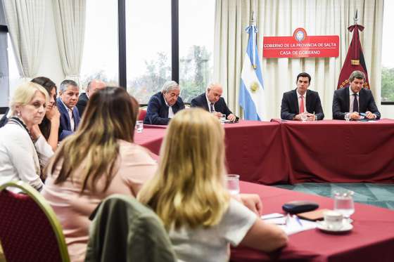 Con la apertura de tres centros de evacuados, la Provincia asiste a las familias damnificadas por el temporal en Anta