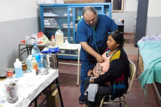 Salud instaló puestos de control médico en los centros de evacuados de Apolinario Saravia