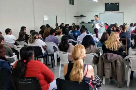 Capacitan a comunidad educativa en salud sexual y prevención de violencia para jóvenes con discapacidad