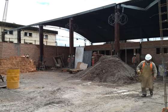 Avanza la construcción de un pabellón para jóvenes adultos en Villa Las Rosas