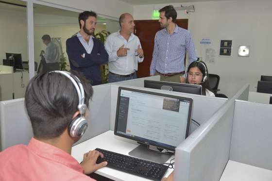 Estrada se interiorizó sobre el funcionamiento del Centro de Atención Ciudadana 148