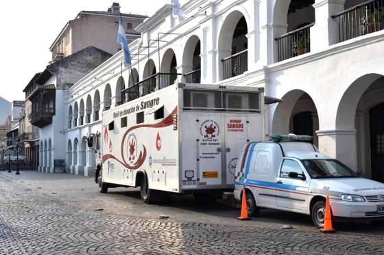 Se realiza una colecta de sangre y promoción de donación voluntaria en la plaza 9 de Julio