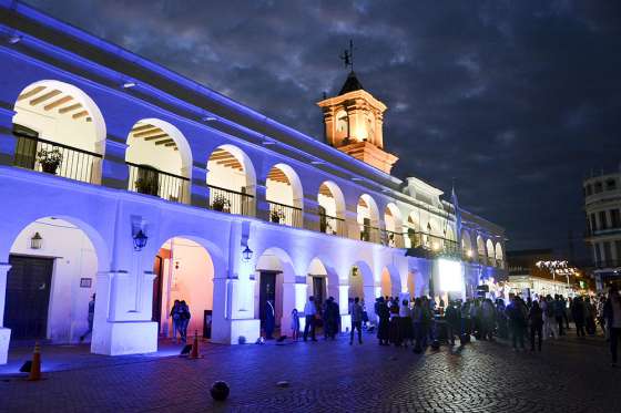 En el día de la Diabetes, el Cabildo se iluminó de azul