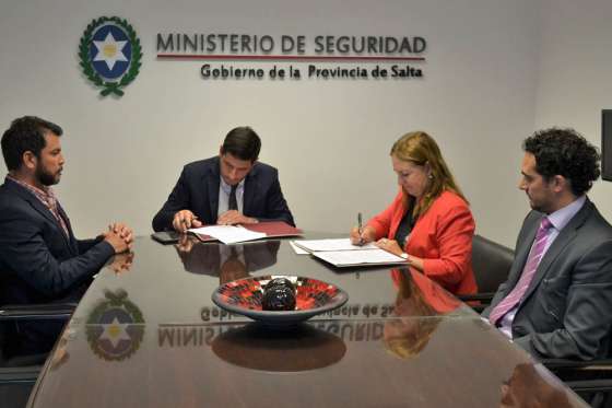 Seguridad firmó un convenio de cooperación con la Defensoría General