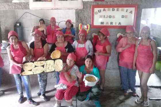 Dictan taller de panadería a padres y madres del Centro de Primera Infancia de La Población