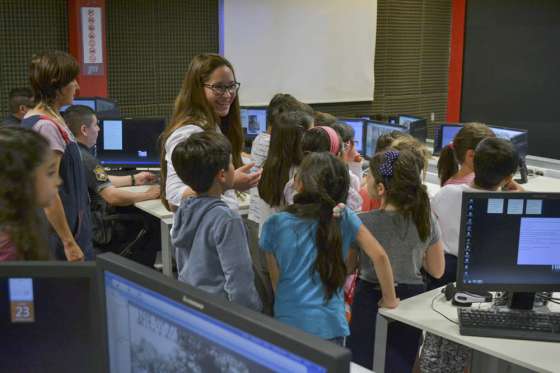 Niños aprendieron sobre el uso del  9-1-1 y conocieron el sistema de videovigilancia