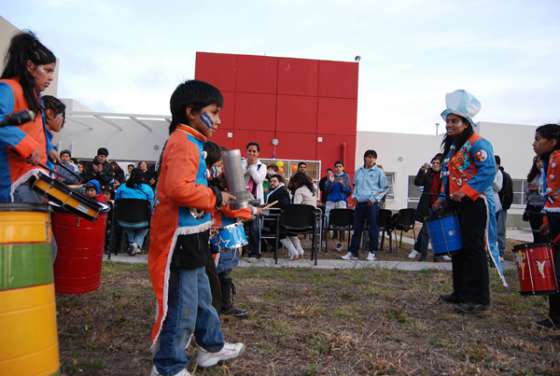 El Gobierno inauguró una biblioteca para jóvenes con problemas de adicción 