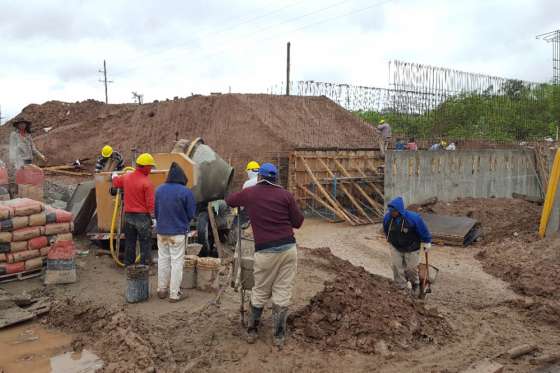 Supervisan la construcción de un nuevo puente en la ruta provincial 13