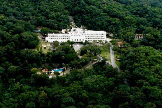 Proponen declarar área protegida a una zona de aguas termales