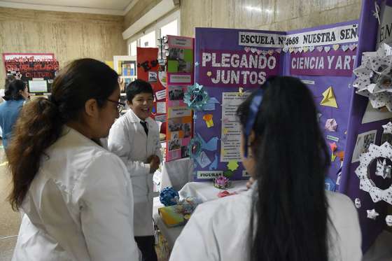Alumnos de escuelas primarias participaron en la muestra artística “Dejando Huellas”