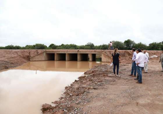 Avanzan obras viales y tareas de defensa hídrica en Santa Victoria Este