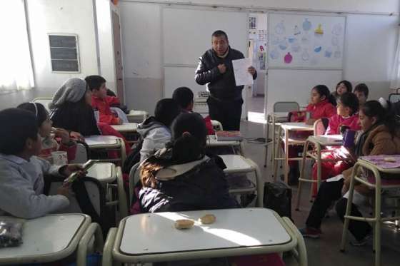 Capacitan a estudiantes sobre uso responsable de redes sociales