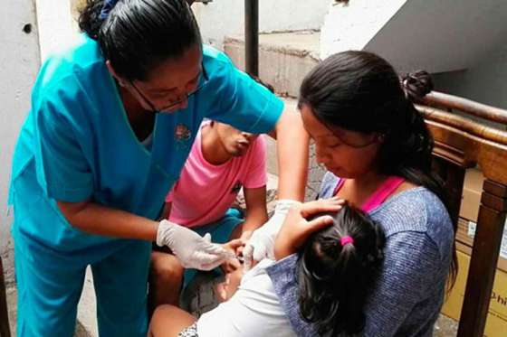 La población objetivo fue vacunada en más del 97% contra el sarampión y la rubéola