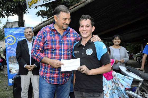 Capacitaron en mecánica de motos a 60 vecinos de La Caldera