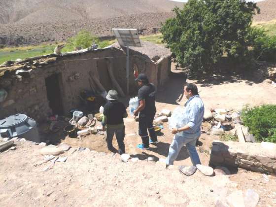Reforzaron la entrega de agua a las familias damnificadas por el temporal en la Quebrada del Toro