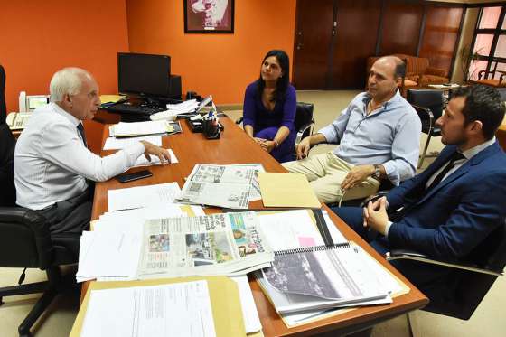 Reunión del Registro Civil y del Colegio de Escribanos con el ministro López Arias