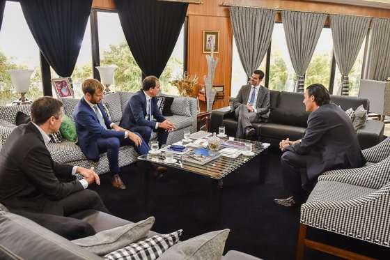 AES presentó al Gobernador los planes de inversión en minería, parques solares y exportación de energía
