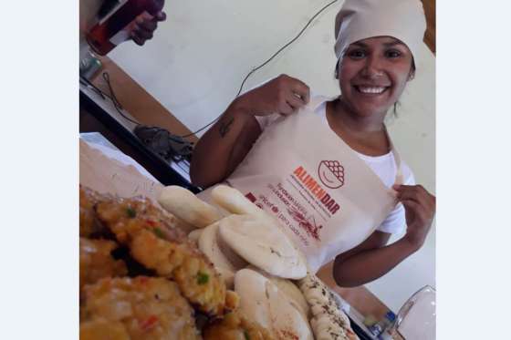 Alimendar dicta cursos de gastronomía profesional y economía familiar en Apolinario Saravia