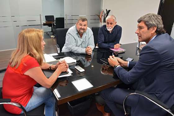 El Gobierno y la Cámara de Comercio aúnan esfuerzos para alentar el comercio local