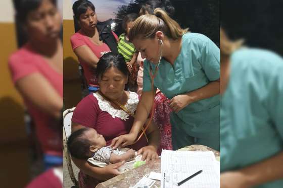 Realizan el traslado aéreo de pacientes de comunidades que quedaron aisladas por el agua