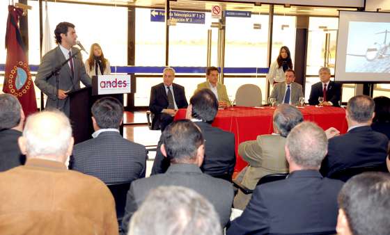 Presentaron el nuevo avión de la empresa Andes