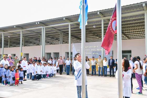 Con la inauguración de un nuevo edificio en Santa Victoria Este, los salteños iniciaron hoy el ciclo lectivo 2019