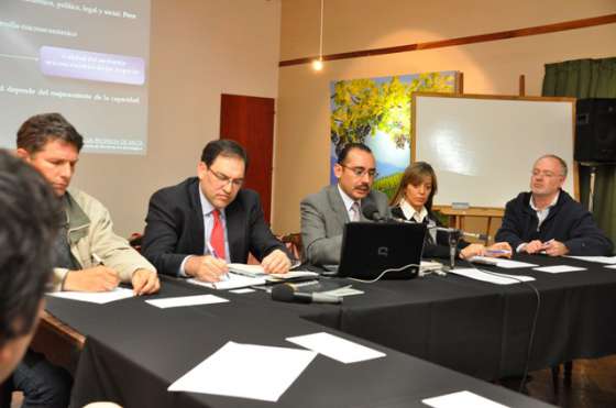 Funcionarios y empresarios participaron en una charla sobre la articulación público  privada    