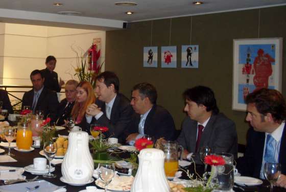  Coordinan acciones para el sector de diseño