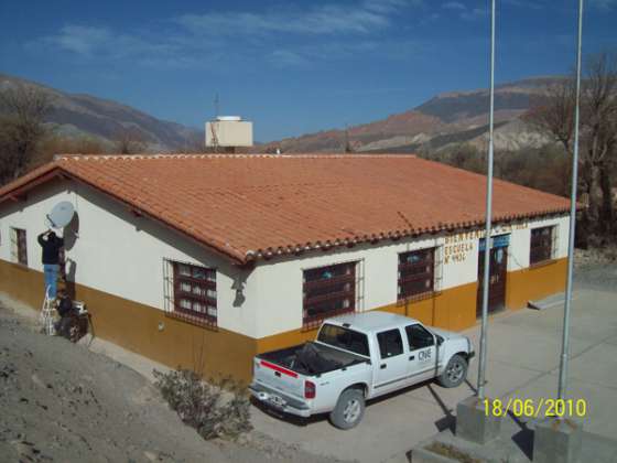 Catorce escuelas rurales de Salta cuentan con televisión satelital