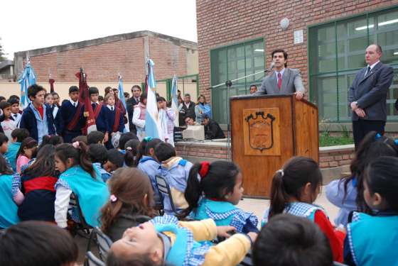 “No vamos a parar de invertir en educación”, aseguró el Gobernador en Embarcación