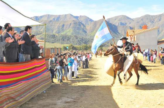 En Los Toldos, el gobernador Urtubey participó de las fiestas patronales en honor a San Pedro Apóstol