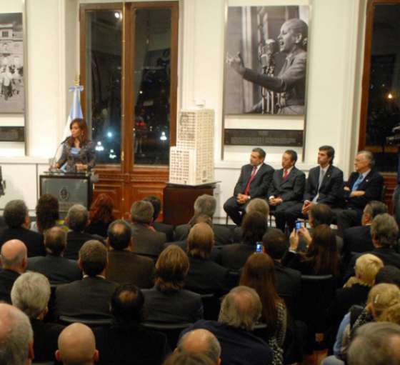 El Gobernador firmó un acuerdo para la promoción de la industria vitivinícola 